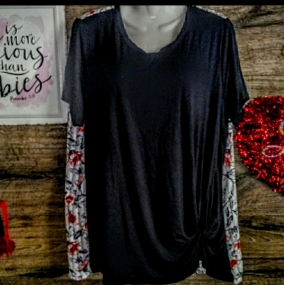 Signature Studio Top Size 1X Pleated Floral NWOT - Picture 2 of 9